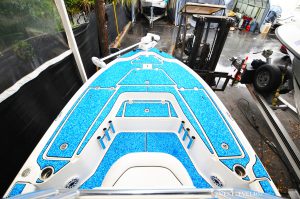 Key-West-210-Bay-Reef-Blue-Camo-Top-View-Back-To-Front-Half-Blue-Camo-Sea-Dek-Print-With-Scuba-Flag-On-Trailer